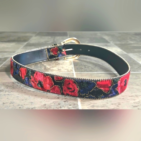 VINTAGE ABSOLUTELY FRESH FLORAL VELVET BELT. - Picture 2 of 4